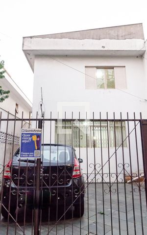 Casa à venda com 143m², 4 quartos e 2 vagas Casa à venda com 143m², 4 quartos e 2 vagasFachada