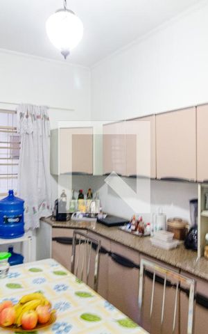Casa à venda com 143m², 4 quartos e 2 vagas Casa à venda com 143m², 4 quartos e 2 vagasCozinha