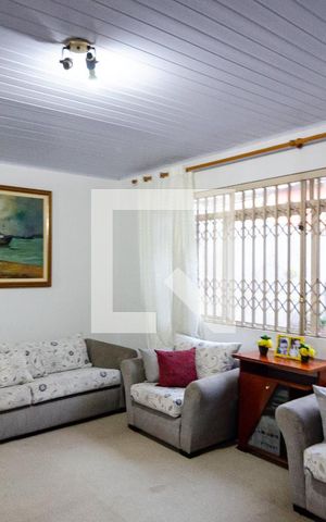 Casa à venda com 143m², 4 quartos e 2 vagas Casa à venda com 143m², 4 quartos e 2 vagasSala