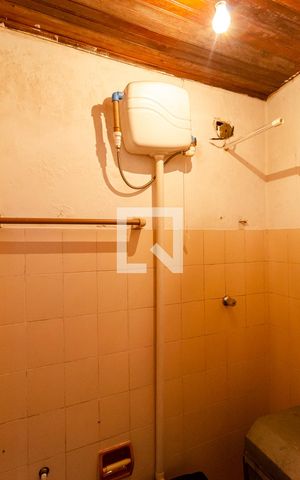 Casa à venda com 143m², 4 quartos e 2 vagas Casa à venda com 143m², 4 quartos e 2 vagasBanheiro de Serviço