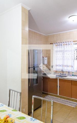 Casa à venda com 143m², 4 quartos e 2 vagas Casa à venda com 143m², 4 quartos e 2 vagasCozinha