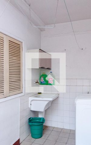 Casa à venda com 143m², 4 quartos e 2 vagas Casa à venda com 143m², 4 quartos e 2 vagasLavanderia