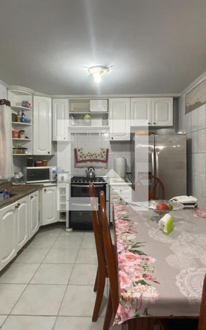 Casa à venda com 132m², 3 quartos e 2 vagas Casa à venda com 132m², 3 quartos e 2 vagasCozinha
