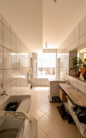 Casa à venda com 513m², 5 quartos e 6 vagas Casa à venda com 513m², 5 quartos e 6 vagasÁrea de Serviço