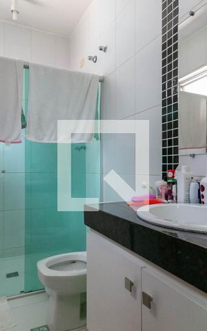 Casa à venda com 513m², 5 quartos e 6 vagas Casa à venda com 513m², 5 quartos e 6 vagasBanheiro da Suíte 1