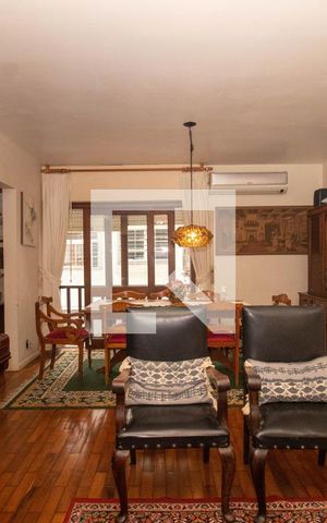 Apartamento à venda com 220m², 3 quartos e sem vaga Apartamento à venda com 220m², 3 quartos e sem vagaSala