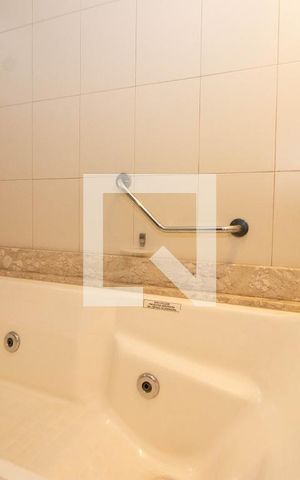 Apartamento à venda com 220m², 3 quartos e sem vaga Apartamento à venda com 220m², 3 quartos e sem vagaBanheiro da Suíte