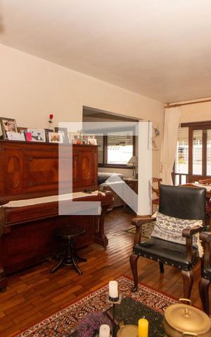 Apartamento à venda com 220m², 3 quartos e sem vaga Apartamento à venda com 220m², 3 quartos e sem vagaSala