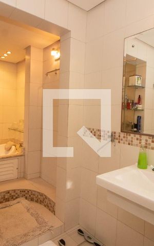 Apartamento à venda com 220m², 3 quartos e sem vaga Apartamento à venda com 220m², 3 quartos e sem vagaBanheiro da Suíte