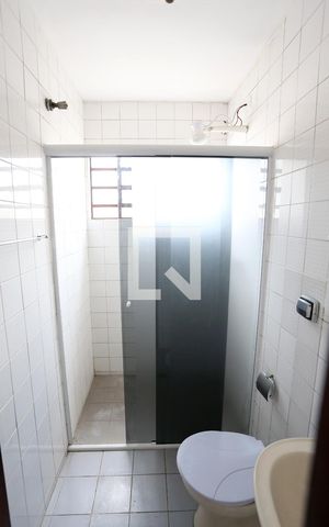 Casa à venda com 179m², 3 quartos e 2 vagasBanheiro Social