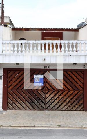 Casa à venda com 179m², 3 quartos e 2 vagasFachada