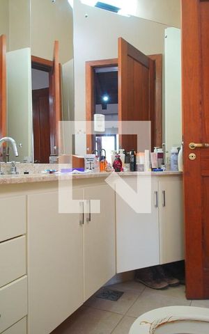 Casa para alugar com 220m², 4 quartos e 4 vagasBanheiro da Suíte