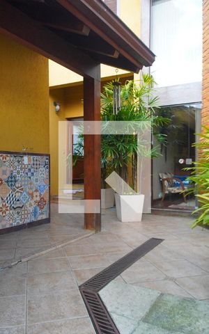 Casa para alugar com 220m², 4 quartos e 4 vagasPátio