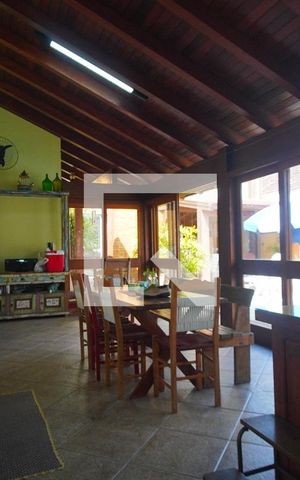 Casa para alugar com 220m², 4 quartos e 4 vagasÁrea comum - Salão de festas