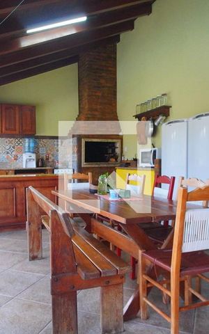 Casa para alugar com 220m², 4 quartos e 4 vagasÁrea comum - Salão de festas