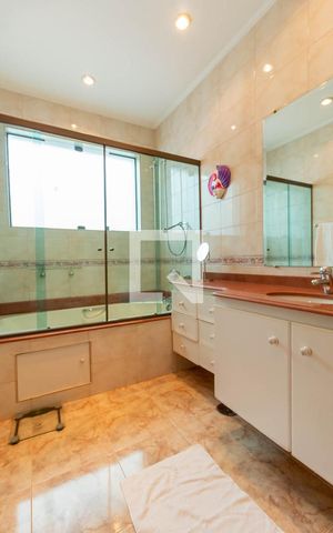 Casa para alugar com 450m², 4 quartos e 8 vagasBanheiro da Suíte 1