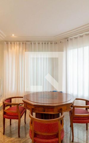 Casa para alugar com 450m², 4 quartos e 8 vagasSala