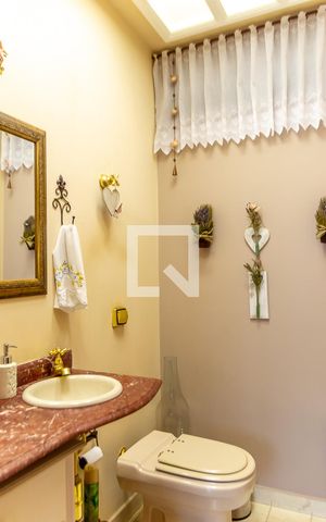 Casa à venda com 255m², 3 quartos e 5 vagas Casa à venda com 255m², 3 quartos e 5 vagasLavabo