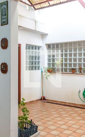 Casa à venda com 255m², 3 quartos e 5 vagas Casa à venda com 255m², 3 quartos e 5 vagasQuintal