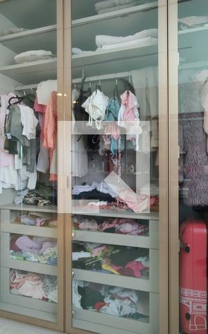 Apartamento à venda com 210m², 2 quartos e 2 vagas Apartamento à venda com 210m², 2 quartos e 2 vagasCloset