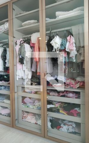 Apartamento à venda com 210m², 2 quartos e 2 vagas Apartamento à venda com 210m², 2 quartos e 2 vagasCloset