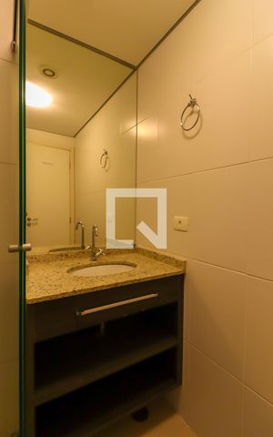 Studio para alugar com 31m², 1 quarto e 1 vaga Studio para alugar com 31m², 1 quarto e 1 vagaBanheiro