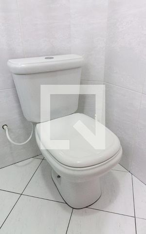 Casa para alugar com 130m², 3 quartos e 2 vagas Casa para alugar com 130m², 3 quartos e 2 vagasDetalhe do banheiro social