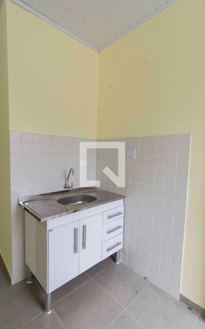 Casa para alugar com 60m², 1 quarto e 1 vagaSala - Cozinha