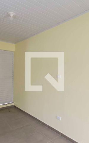 Casa para alugar com 60m², 1 quarto e 1 vagaQuarto