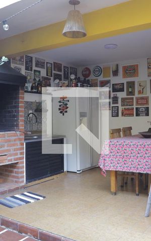 Casa à venda com 220m², 5 quartos e 2 vagasChurrasqueira