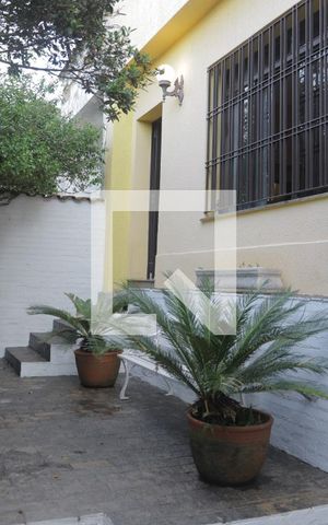 Casa à venda com 220m², 5 quartos e 2 vagasEntrada