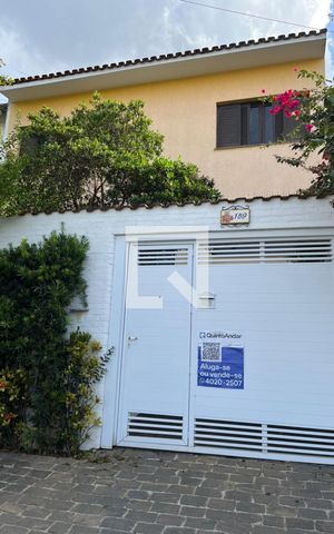 Casa à venda com 220m², 5 quartos e 2 vagas Casa à venda com 220m², 5 quartos e 2 vagasEntrada