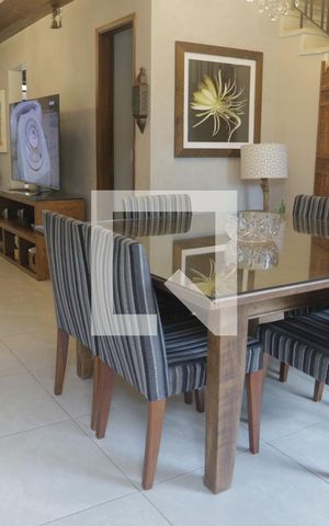 Casa à venda com 220m², 5 quartos e 2 vagassala