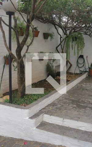 Casa à venda com 220m², 5 quartos e 2 vagasEntrada
