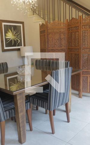 Casa à venda com 220m², 5 quartos e 2 vagassala