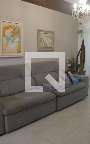 Casa à venda com 220m², 5 quartos e 2 vagassala