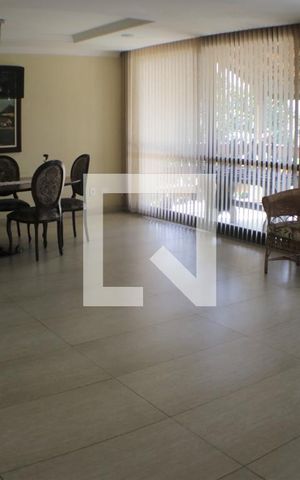 Casa de condomínio à venda com 420m², 5 quartos e 4 vagasSala