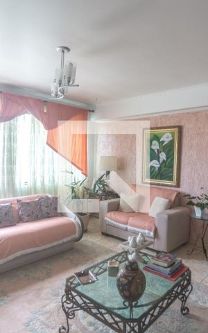 Casa à venda com 125m², 3 quartos e 2 vagas Casa à venda com 125m², 3 quartos e 2 vagasSala de estar