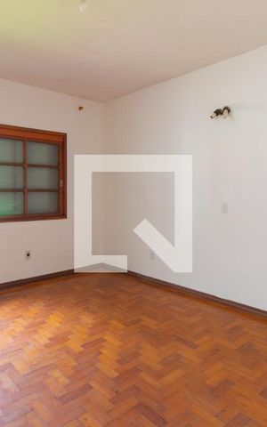 Casa à venda com 240m², 4 quartos e 2 vagas Casa à venda com 240m², 4 quartos e 2 vagasSala