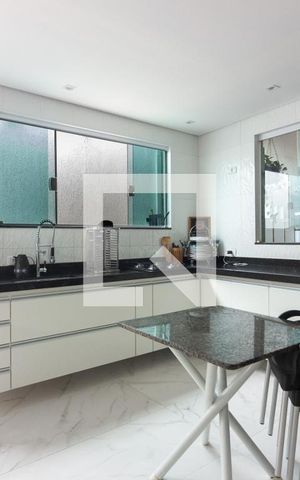 Casa à venda com 175m², 3 quartos e 2 vagas Casa à venda com 175m², 3 quartos e 2 vagasCozinha