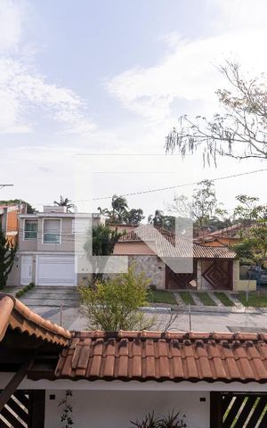 Casa à venda com 300m², 5 quartos e 3 vagas Casa à venda com 300m², 5 quartos e 3 vagasVista da Varanda