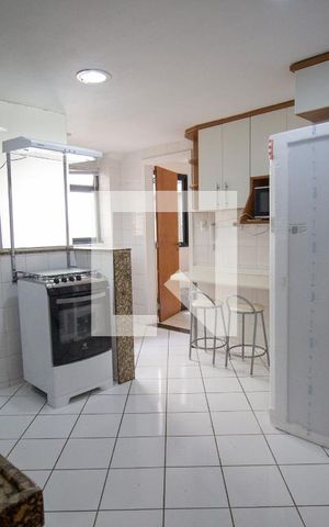 Apartamento para alugar com 200m², 3 quartos e 2 vagas Apartamento para alugar com 200m², 3 quartos e 2 vagasCozinha e Área de Serviço