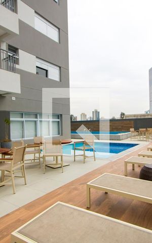 Apartamento à venda com 118m², 3 quartos e 2 vagas Apartamento à venda com 118m², 3 quartos e 2 vagasÁrea comum - Piscina