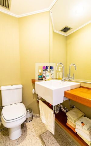 Apartamento à venda com 209m², 3 quartos e 5 vagasBanheiro Social 2