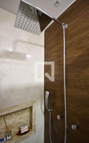 Apartamento à venda com 69m², 2 quartos e 2 vagasChuveiro do banheiro