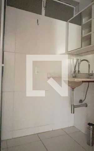 Apartamento à venda com 72m², 2 quartos e 1 vaga Apartamento à venda com 72m², 2 quartos e 1 vagaBanheiro Social