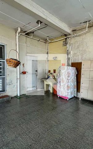 Casa à venda com 300m², 5 quartos e 2 vagas Casa à venda com 300m², 5 quartos e 2 vagasÁrea de Serviço