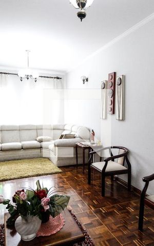 Casa à venda com 170m², 3 quartos e 3 vagas Casa à venda com 170m², 3 quartos e 3 vagasSala