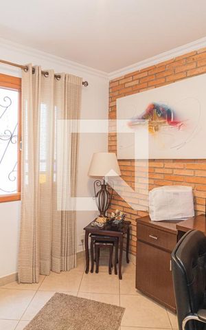 Casa à venda com 470m², 3 quartos e 6 vagas Casa à venda com 470m², 3 quartos e 6 vagasEscritório