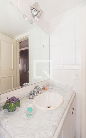 Casa à venda com 470m², 3 quartos e 6 vagas Casa à venda com 470m², 3 quartos e 6 vagasBanheiro da Suíte 3